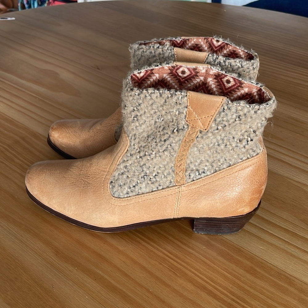 1883 by Wolverine‎ Leather and Fabric Ankle Boots